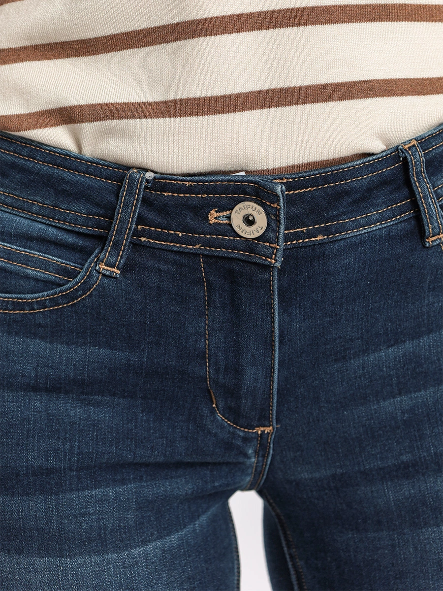 Узкие джинсы с низкой талией